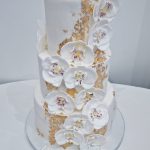Layer cake guirlande d'orchidées blanches et dorées