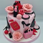 Layer cake rose sur le thème de la mode