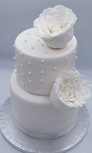 Wedding Cake sur deux étages avec fleurs en sucre