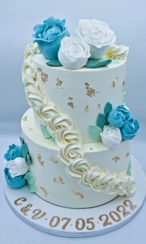 Wedding Cake deux étages sans pate a sucre, avec pochage et roses sculptées en sucre