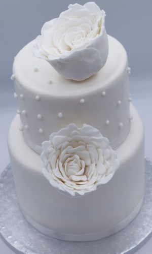 Wedding Cake sur deux étages avec fleurs en sucre