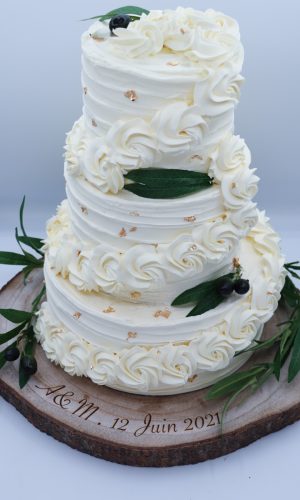 Wedding Cake trois étages sans pate a sucre, avec pochage
