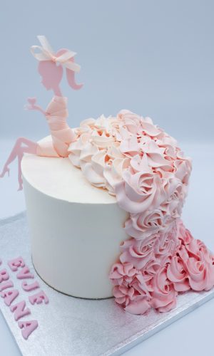 Layer cake pochage silhouette féminine avec dégradé rose