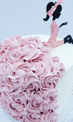 Layer cake silhouette féminine avec pochage rose