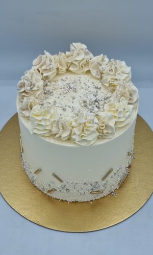 Layer cake blanc et décorations
