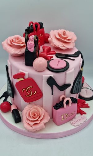 Layer cake rose sur le thème de la mode