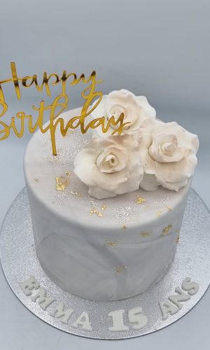 Layer cake anniversaire marbré blanc