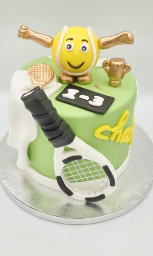 Layer cake anniversaire tennis
