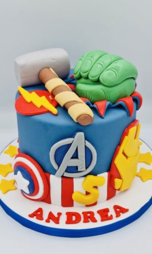 Layer cake anniversaire super héros