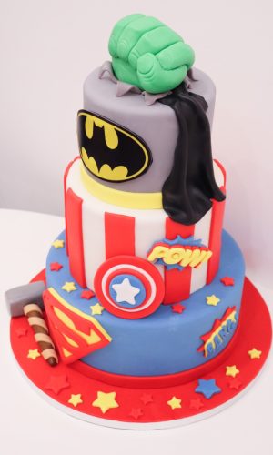 Layer cake anniversaire super héros